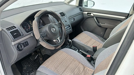Volkswagen Touran, 2012г., передний привод, робот