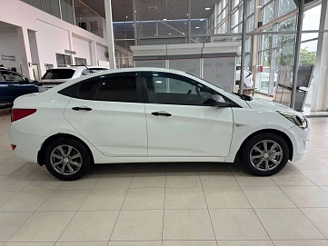 Hyundai Solaris, 2015г., передний привод, автомат