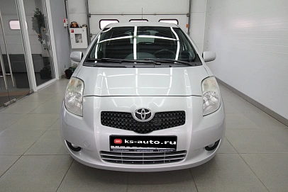 Toyota Yaris, 2008г., передний привод, робот