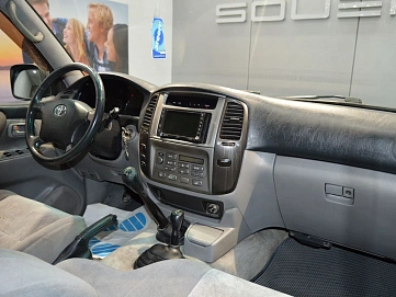 Toyota Land Cruiser, 2006г., полный привод, механика