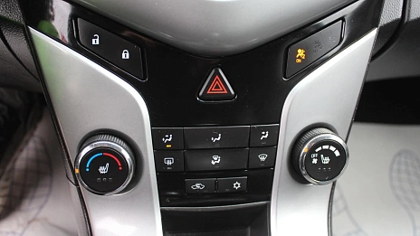 Chevrolet Cruze, 2011г., передний привод, механика
