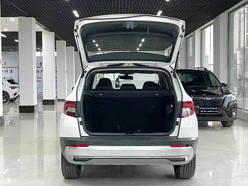 Skoda Karoq, 2021г., передний привод, автомат