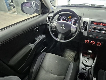 Mitsubishi Outlander, 2010г., передний привод, вариатор