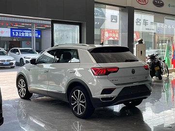 Volkswagen T-Roc, 2022г., полный привод, робот