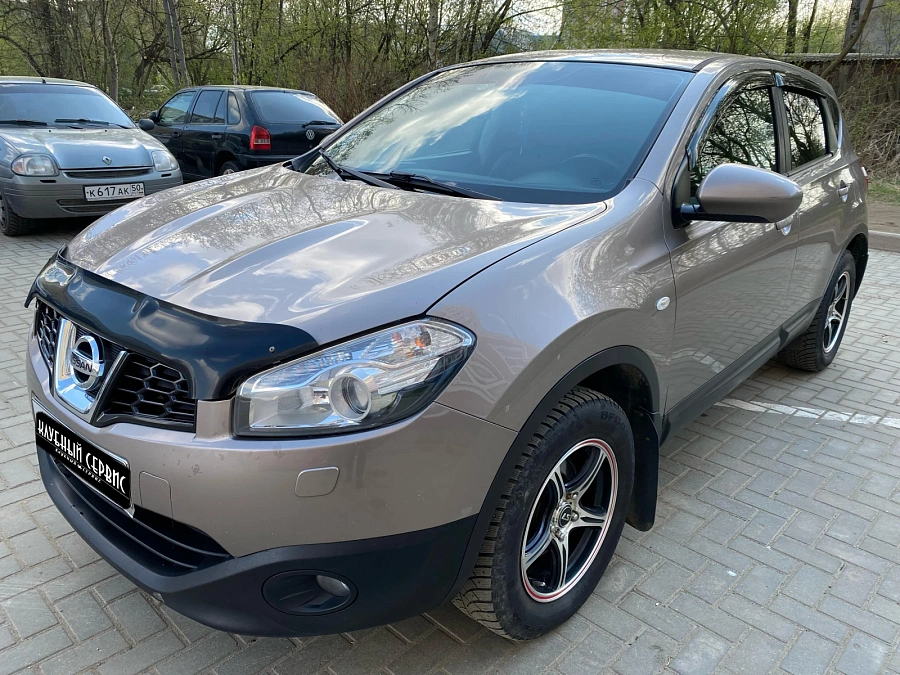 Nissan Qashqai, 2012г., передний привод, механика