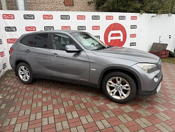 BMW X1, 2011г., передний привод, автомат
