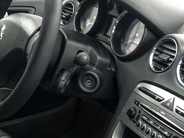 Peugeot 308, 2008г., передний привод, механика