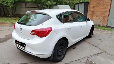 Opel Astra, 2015г., передний привод, автомат