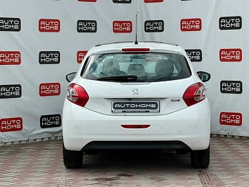 Peugeot 208, 2013г., передний привод, автомат