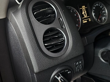 Volkswagen Tiguan, 2012г., передний привод, робот
