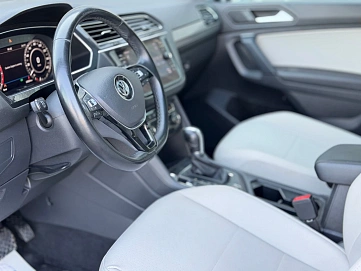 Volkswagen Tiguan, 2018г., полный привод, автомат
