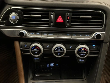 Genesis G70, 2019г., полный привод, автомат