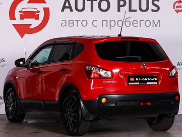 Nissan Qashqai, 2013г., передний привод, вариатор