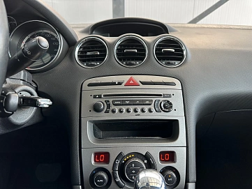 Peugeot 308, 2011г., передний привод, автомат