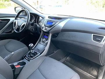 Hyundai Elantra, 2012г., передний привод, механика