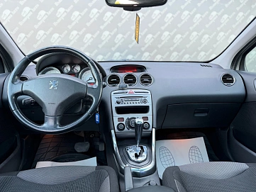 Peugeot 308, 2010г., передний привод, автомат