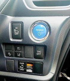 Toyota Voxy, 2017г., передний привод, вариатор
