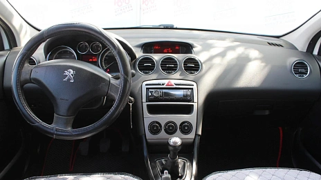 Peugeot 408, 2013г., передний привод, механика
