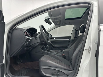 Volkswagen Lavida, 2023г., передний привод, робот