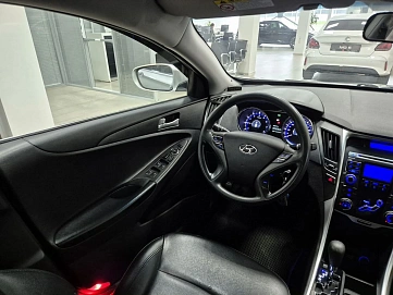 Hyundai Sonata, 2011г., передний привод, автомат