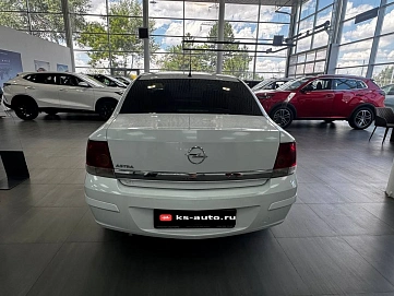 Opel Astra, 2011г., передний привод, механика