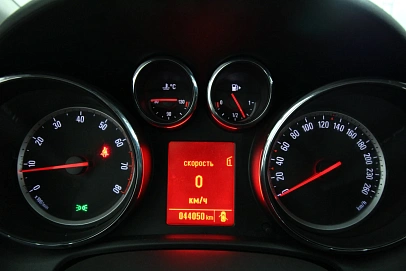 Opel Astra, 2012г., передний привод, механика
