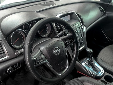 Opel Astra, 2010г., передний привод, автомат