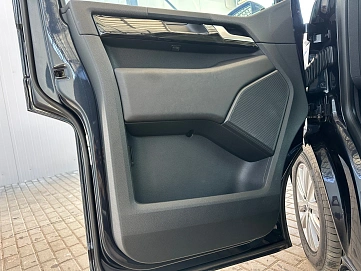 Volkswagen Multivan, 2018г., полный привод, робот