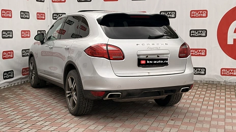 Porsche Cayenne, 2011г., передний привод, автомат