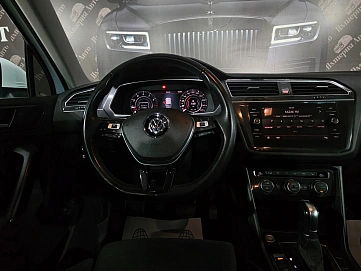 Volkswagen Tiguan, 2018г., полный привод, робот