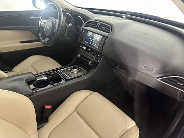 Jaguar XE, 2016г., задний привод, автомат