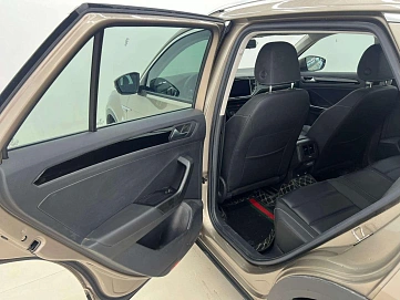 Volkswagen T-Roc, 2022г., передний привод, робот