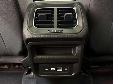 Volkswagen Tiguan, 2022г., передний привод, робот