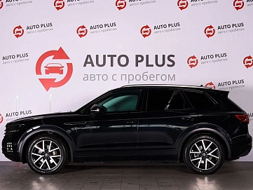 Volkswagen Touareg, 2022г., полный привод, автомат