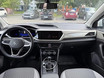 Volkswagen Taos, 2022г., передний привод, автомат