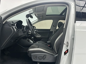 Audi Q3, 2023г., передний привод, робот
