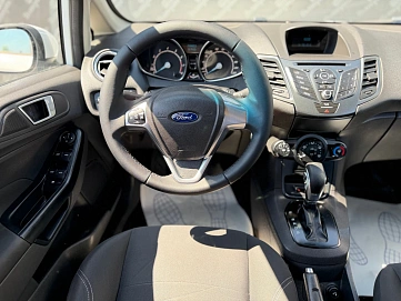 Ford Fiesta, 2015г., передний привод, робот