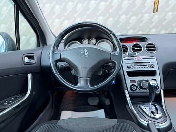Peugeot 308, 2010г., передний привод, автомат