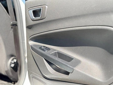 Ford Fiesta, 2015г., передний привод, робот