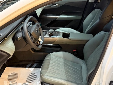 Changan Lamore, 2024г., передний привод, робот