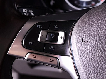 Volkswagen Touareg, 2018г., полный привод, автомат