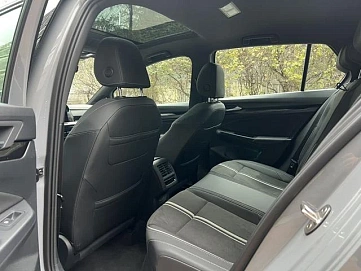 Volkswagen Golf, 2021г., передний привод, робот
