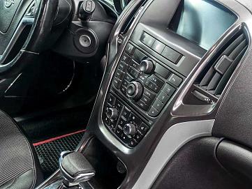 Opel Astra, 2010г., передний привод, автомат