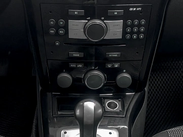 Opel Astra, 2011г., передний привод, робот