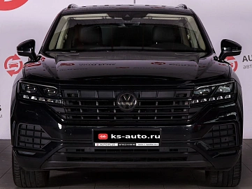 Volkswagen Touareg, 2018г., полный привод, автомат
