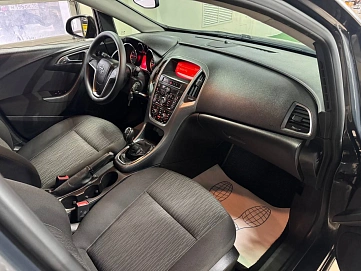 Opel Astra, 2013г., передний привод, механика