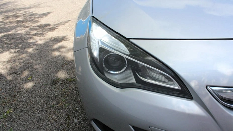 Opel Astra, 2012г., передний привод, механика