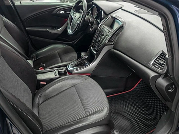 Opel Astra, 2010г., передний привод, автомат