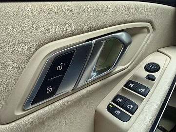 BMW 3 серии, 2019г., задний привод, автомат