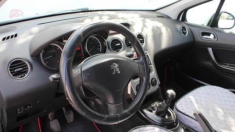 Peugeot 408, 2013г., передний привод, механика